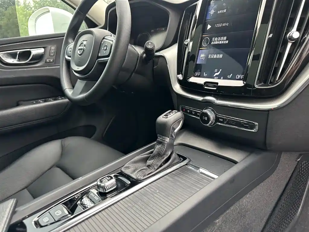 Volvo XC60 2019 — фото 19