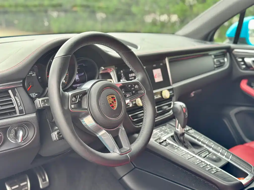 Porsche Macan 2019 — фото 16