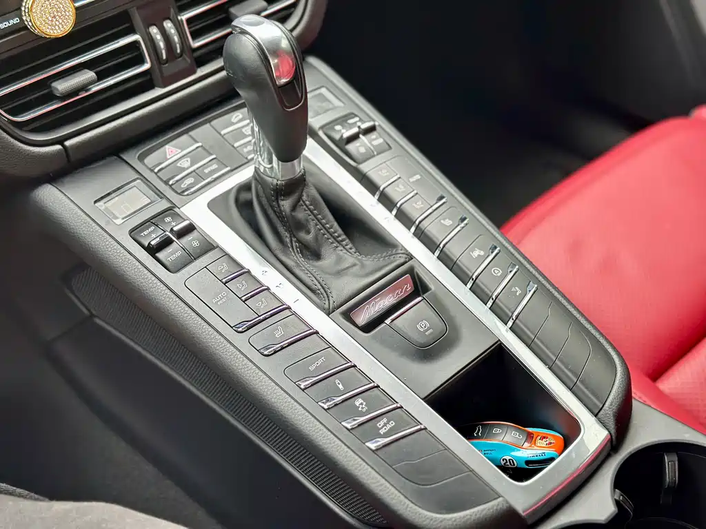 Porsche Macan 2019 — фото 25