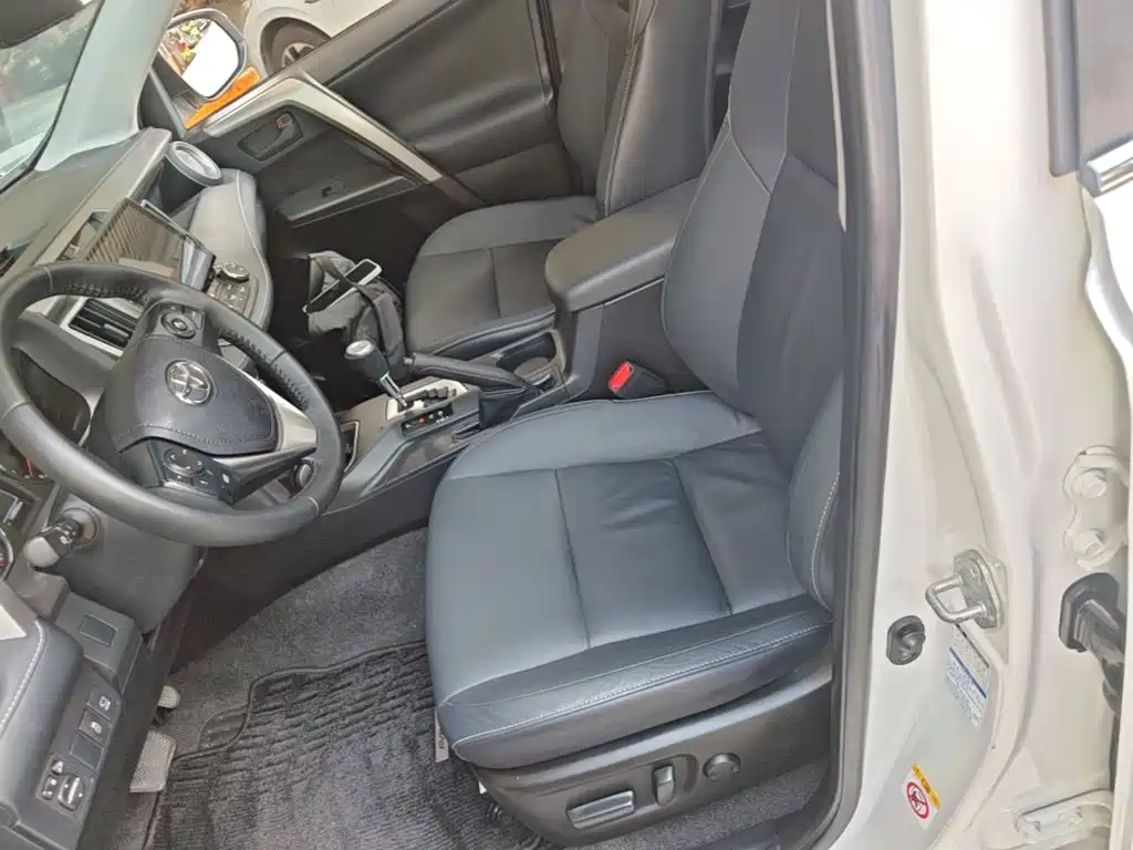Toyota RAV4 2016 — фото 15