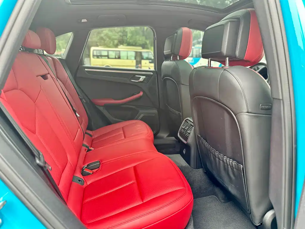 Porsche Macan 2019 — фото 31