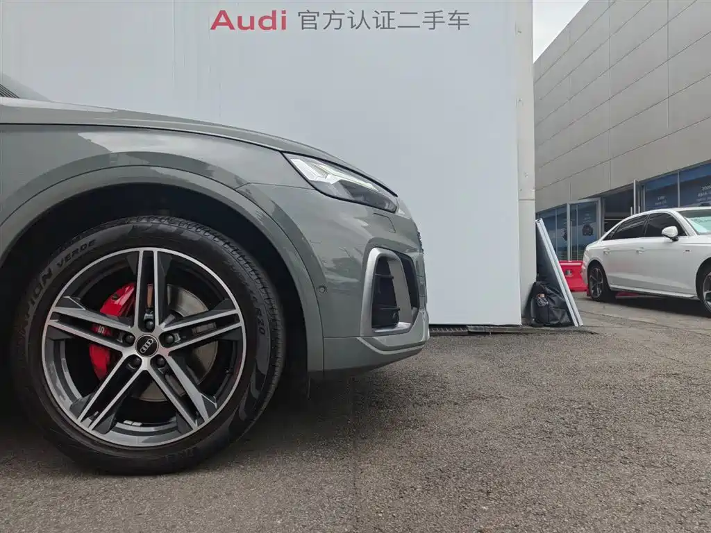 Audi SQ5 2023 — фото 19