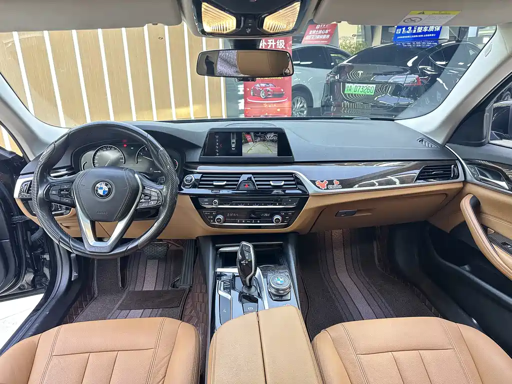 BMW 5 Series 2018 — фото 14