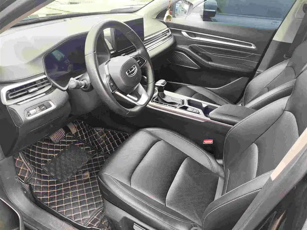 Geely Emgrand 2022