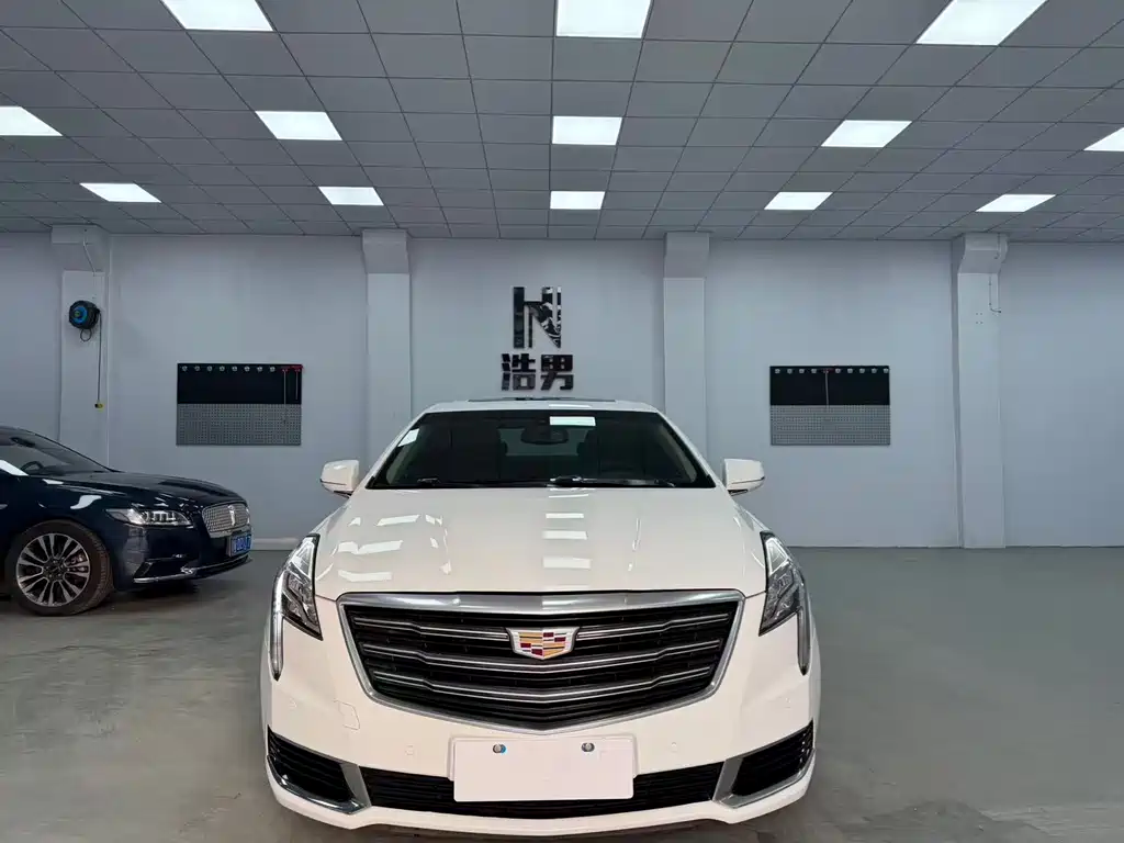 Cadillac XTS 2018 — фото 1