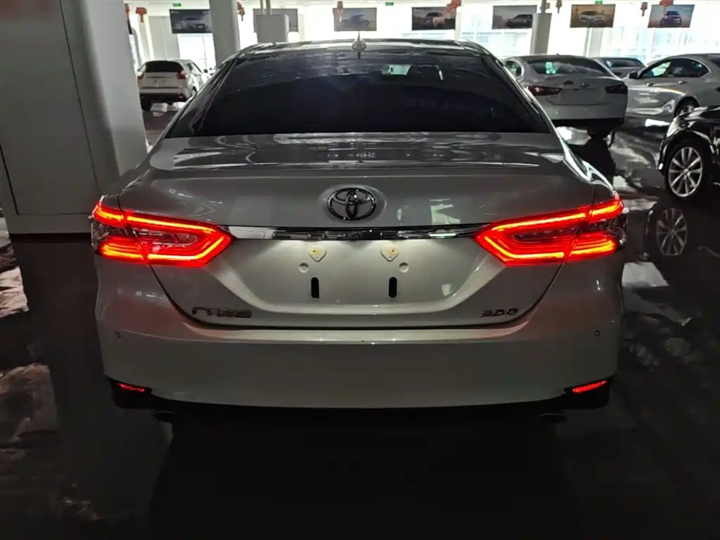 Toyota Camry 2022 — фото 6