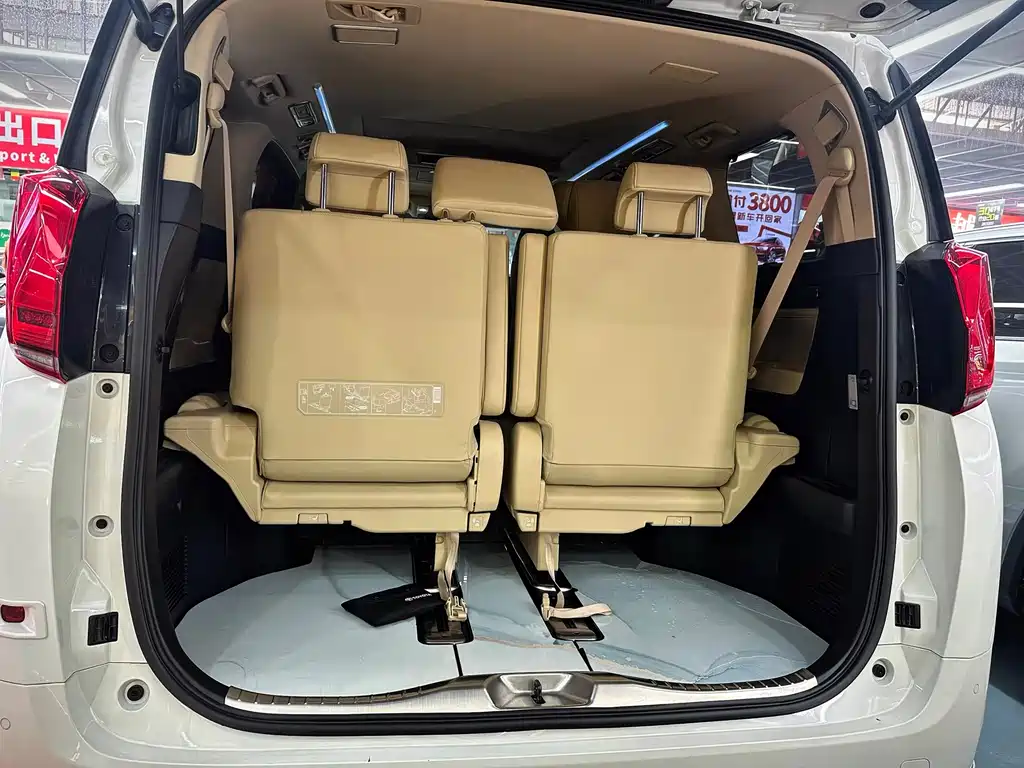 Toyota Vellfire 2023 — фото 28