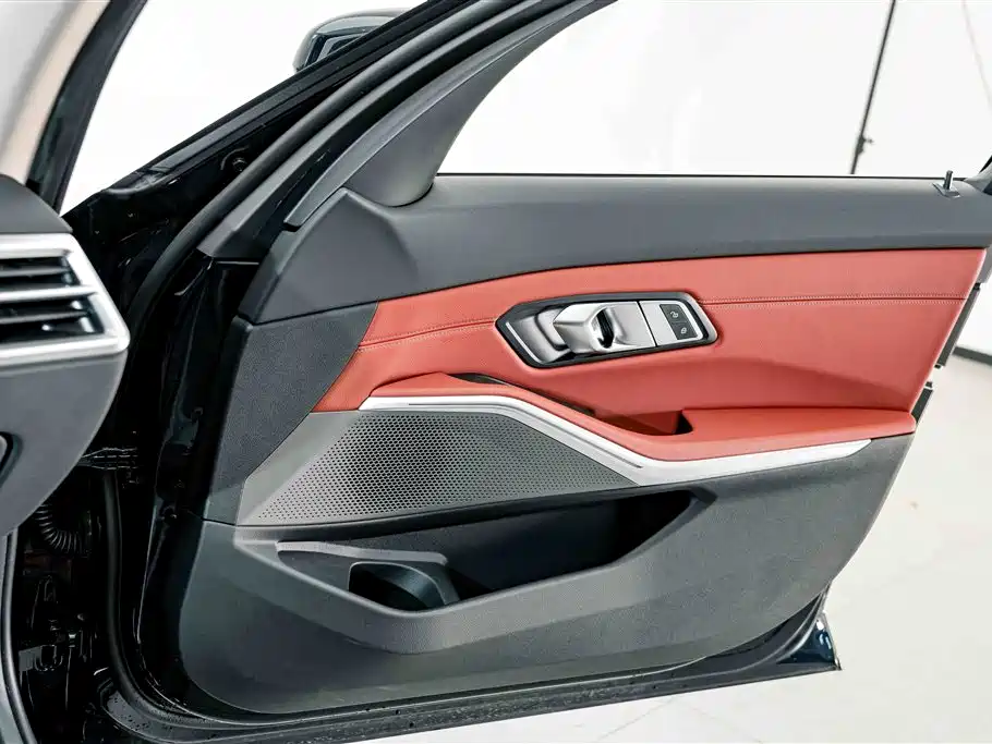 BMW 3 Series 2025 — фото 13