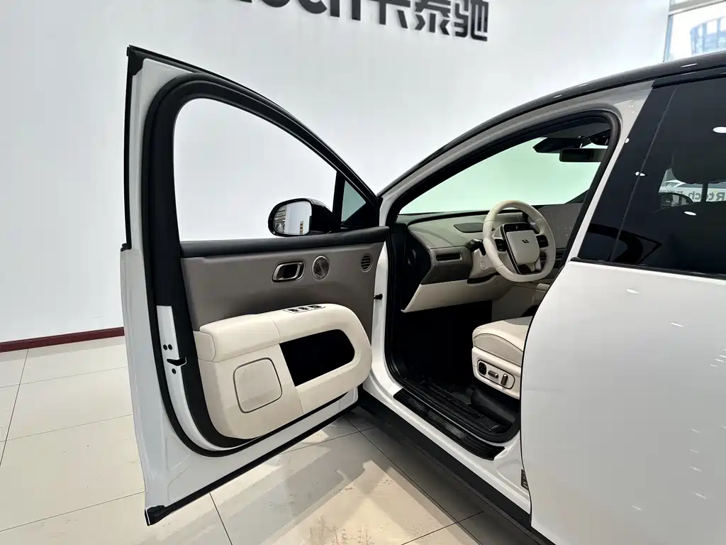 Li Auto i6 2025 — фото 10
