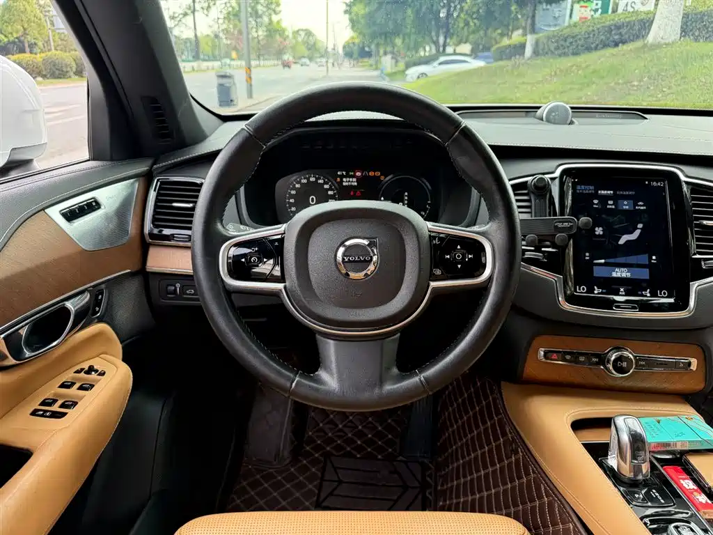 Volvo XC90 Plug-In Hybrid 2018 — фото 14