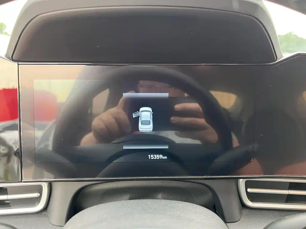 Hyundai Elantra 2023 — фото 17