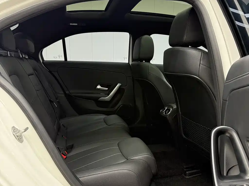 Mercedes-Benz A-Class 2022 — фото 11