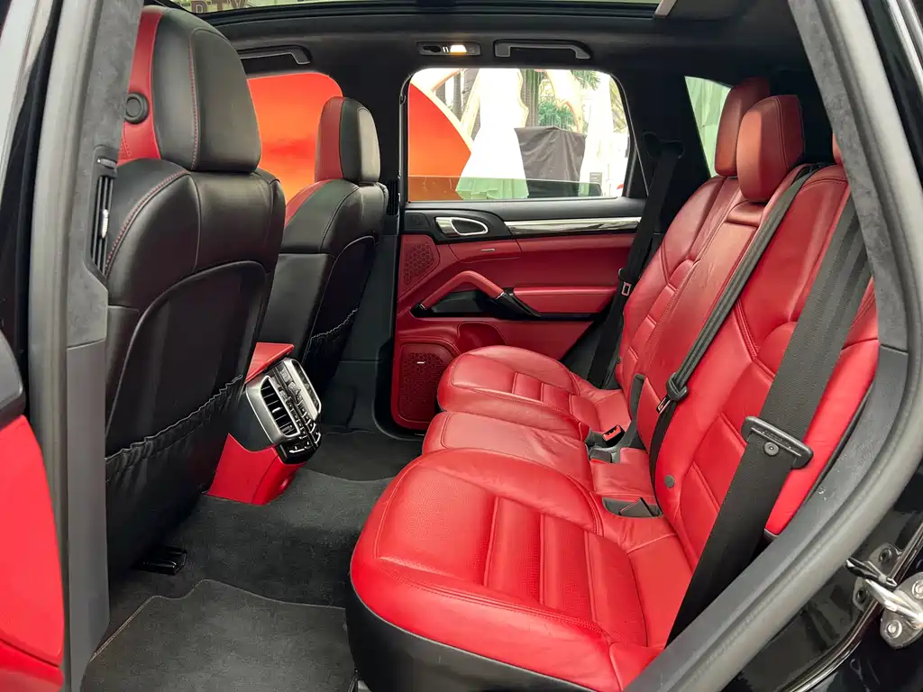 Porsche Cayenne 2017 — фото 14