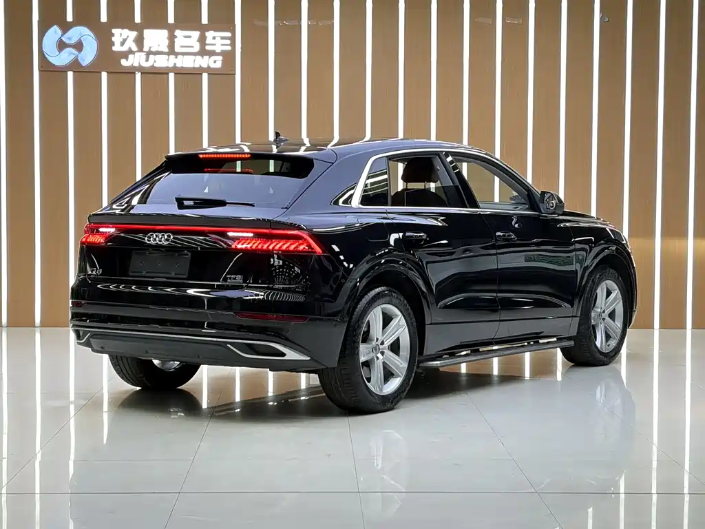 Audi Q8 2020 — фото 18