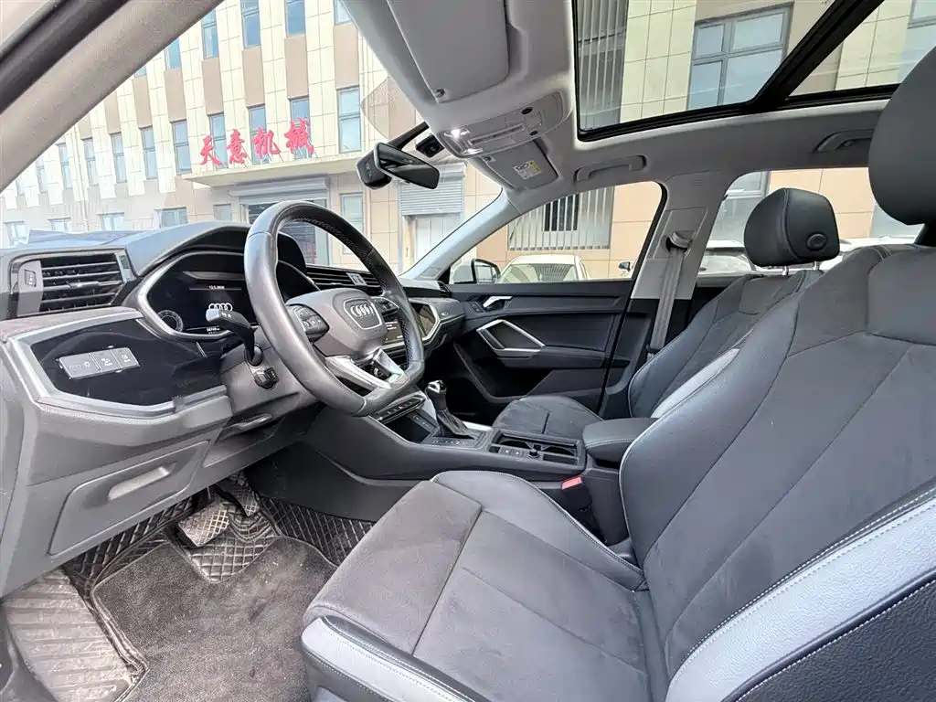 Audi Q3 2022 — фото 10