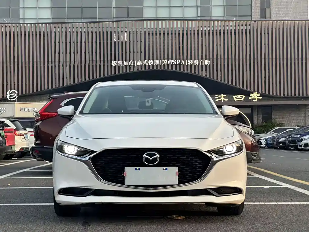 Mazda 3 Axela 2022 — фото 2