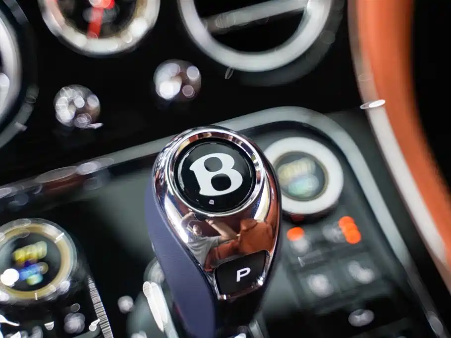 Bentley Continental 2022 — фото 12