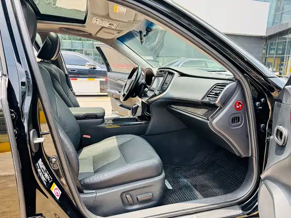 Toyota Crown 2018