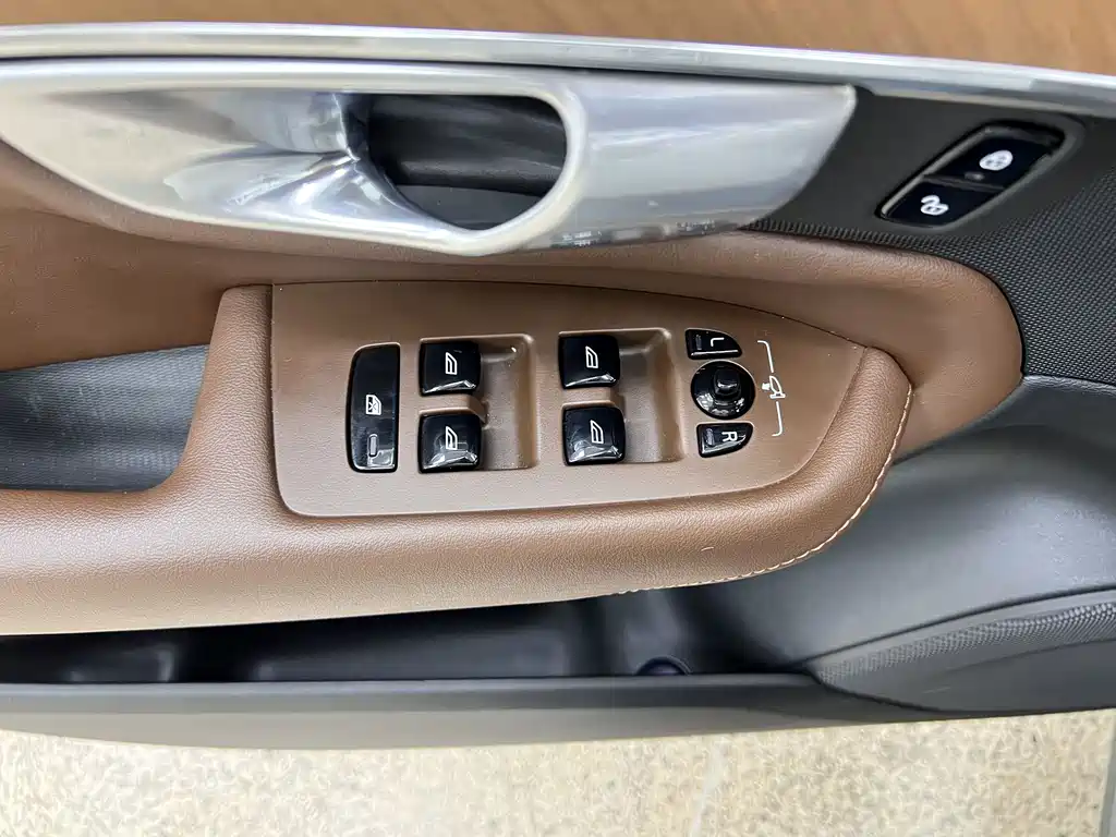 Volvo XC90 2023 — фото 33