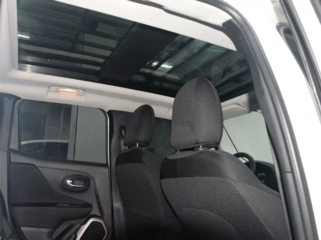 Jeep Renegade 2019 — фото 14
