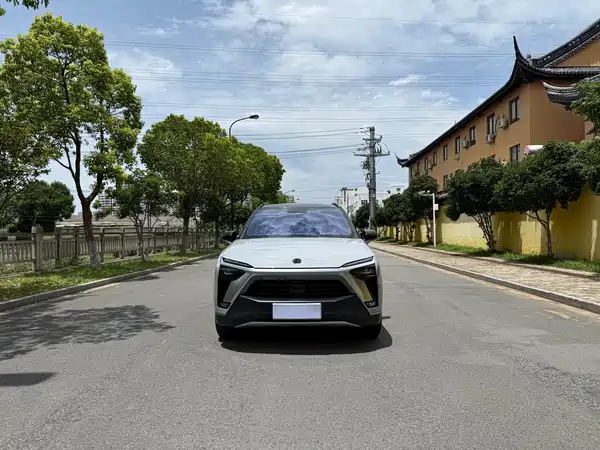 NIO ES8 2021
