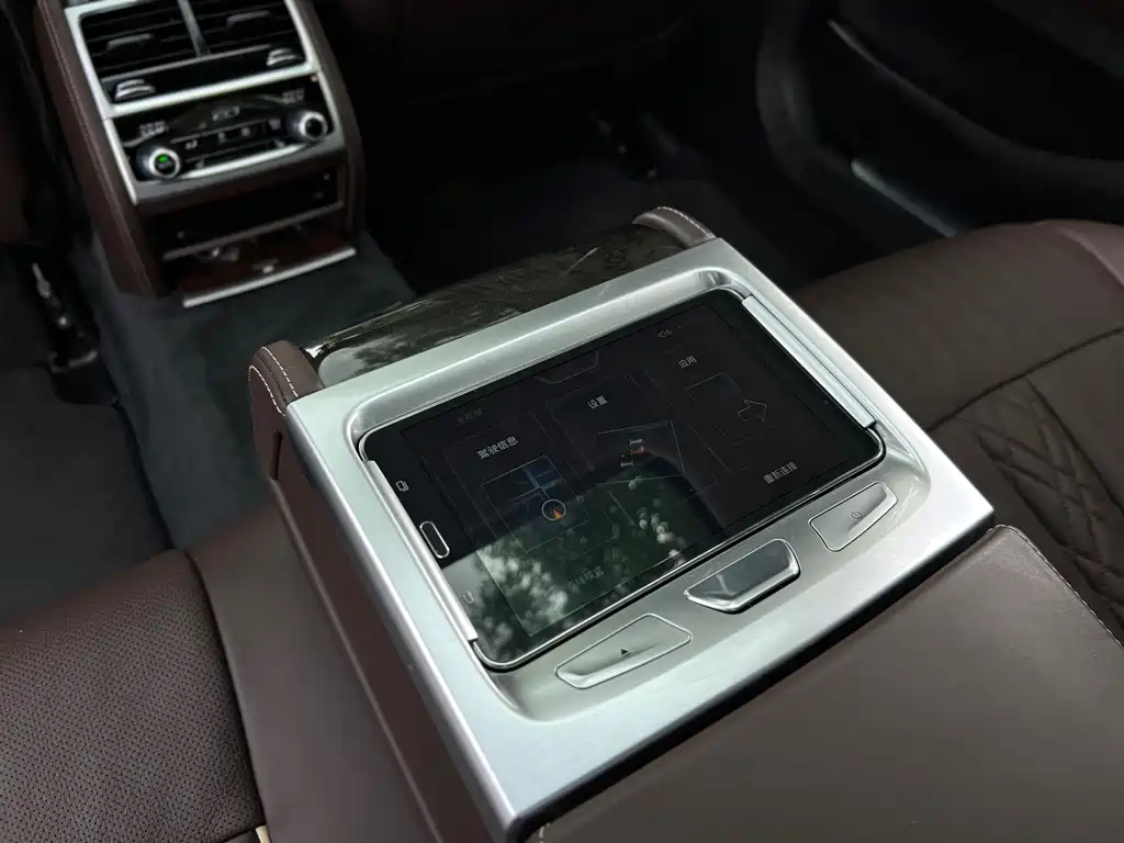 BMW 7 Series 2017 — фото 16