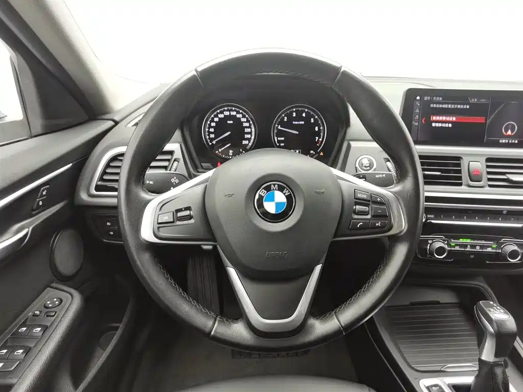 BMW 1 Series 2019 — фото 11