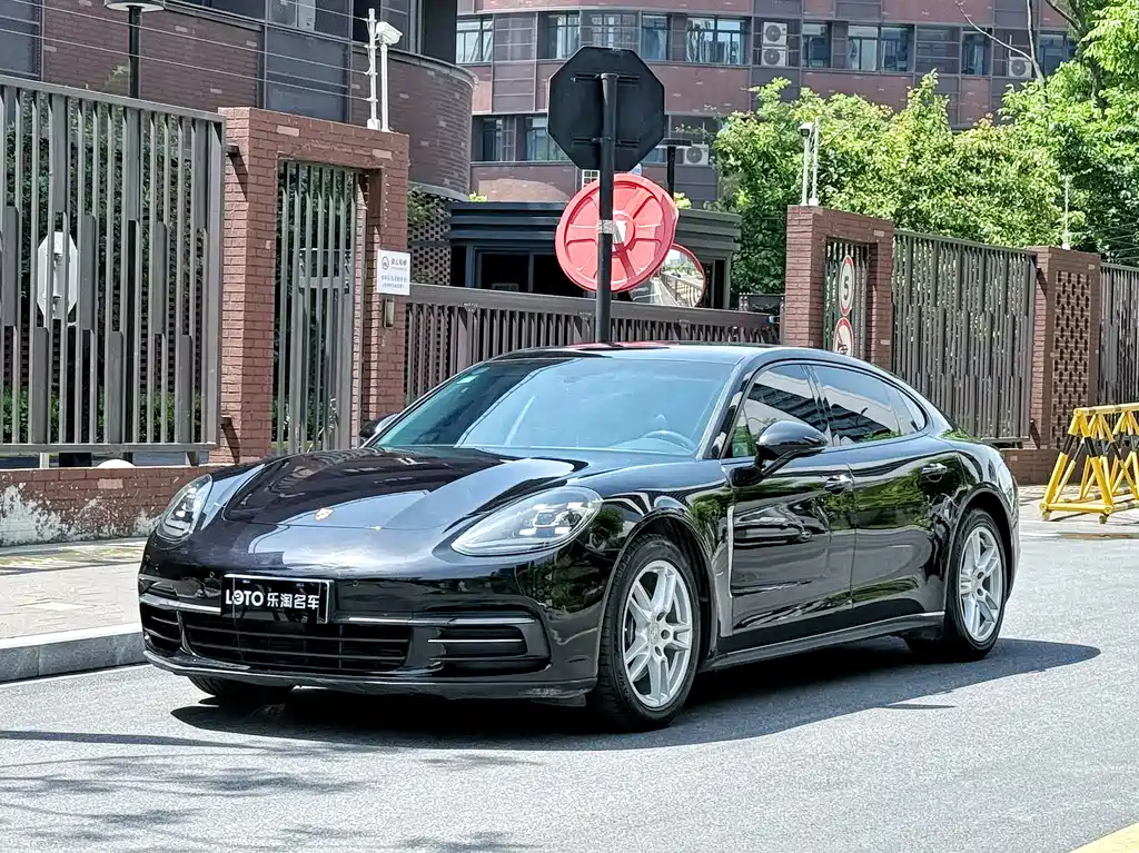 Porsche Panamera 2018 — фото 1