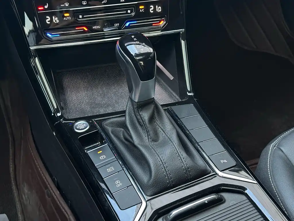 Volkswagen Passat 2023 — фото 12