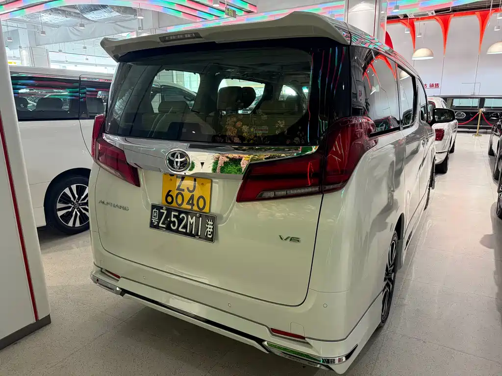 Toyota Alphard 2019 — фото 18
