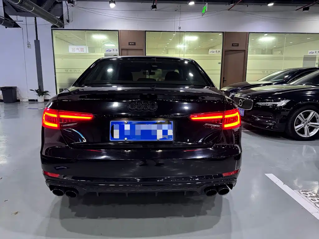 Audi A4L 2017 — фото 11