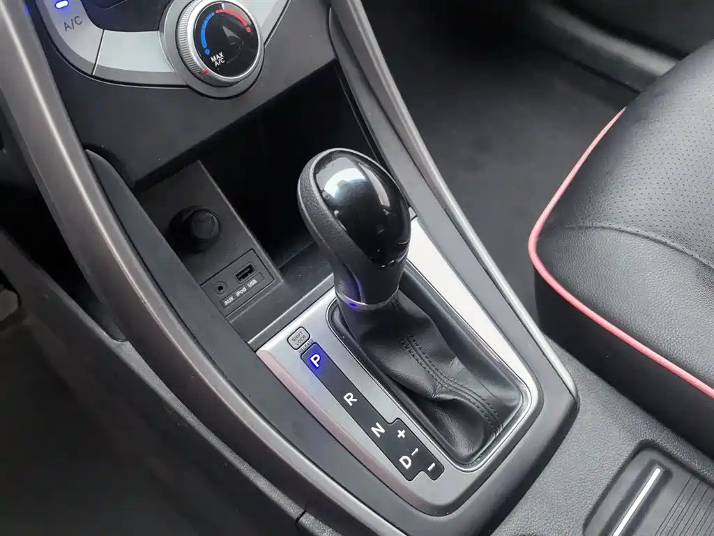 Hyundai Elantra Langdong 2016 — фото 13