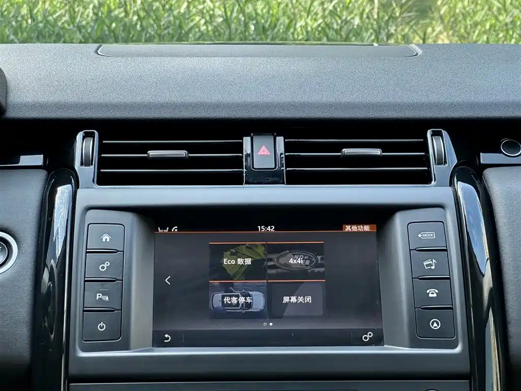 Land Rover Discovery 2017 — фото 26