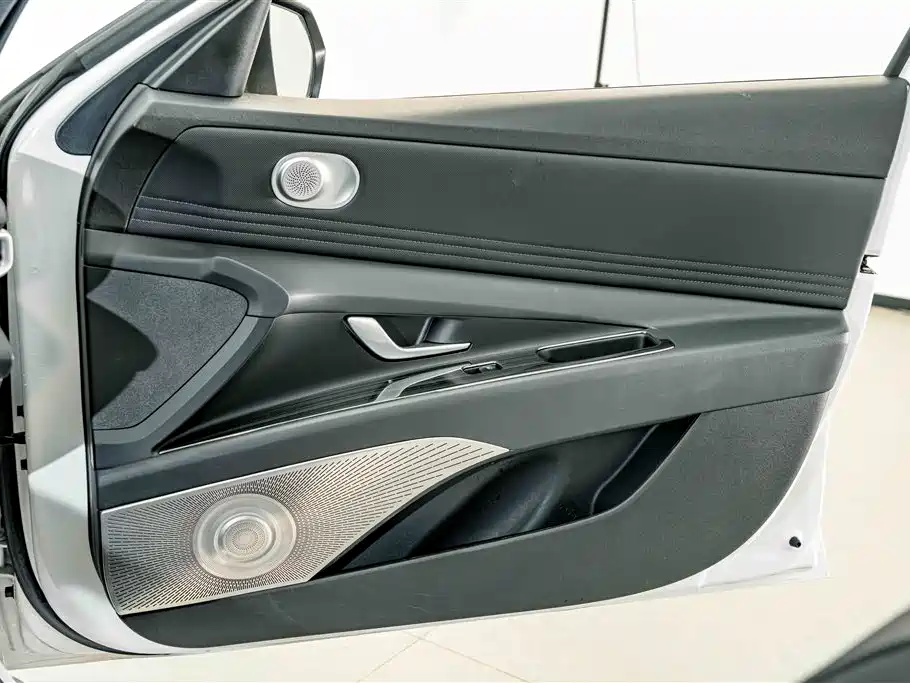 Hyundai Elantra 2021 — фото 16