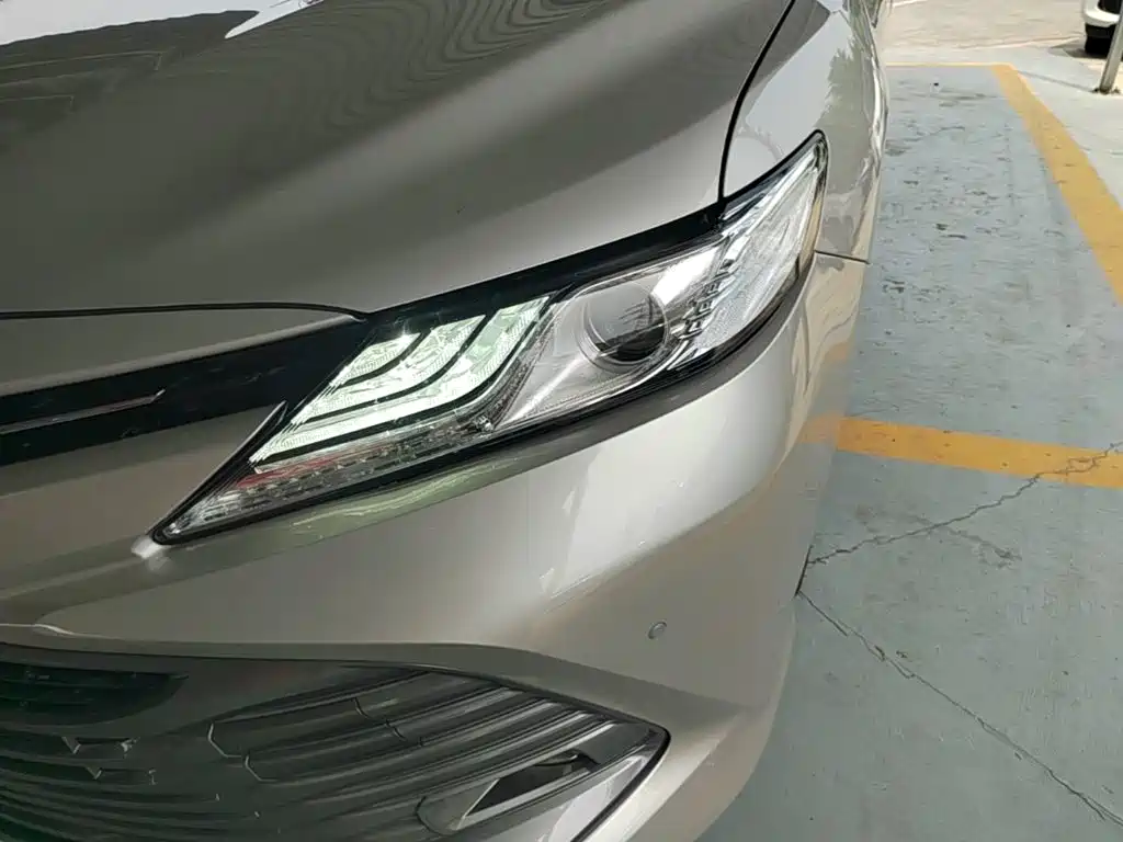 Toyota Camry 2019 — фото 24