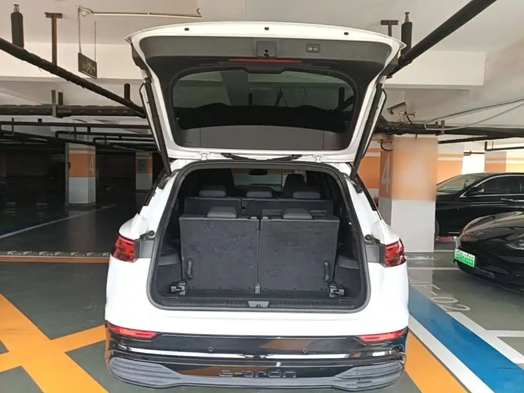 Audi Q5 E-Tron 2023 — фото 19