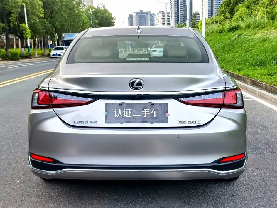 Lexus ES 2024
