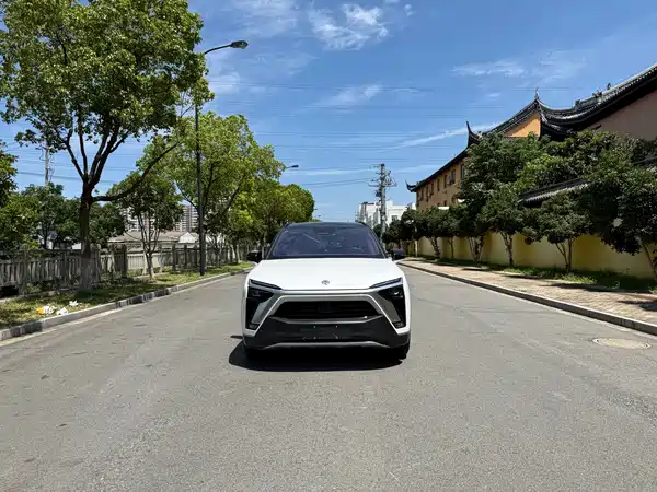 NIO ES8 2021