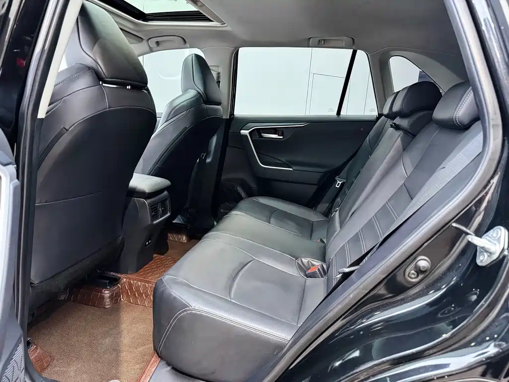 Toyota Wildlander 2022 — фото 10