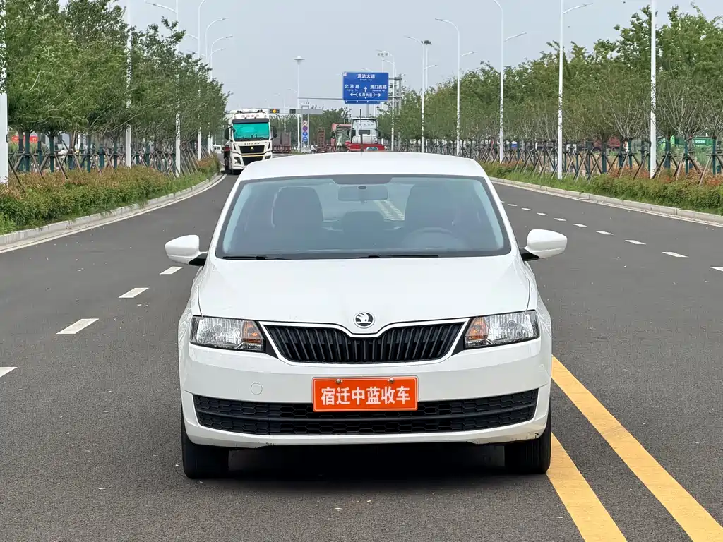 Skoda Rapid Spaceback 2016 — фото 2