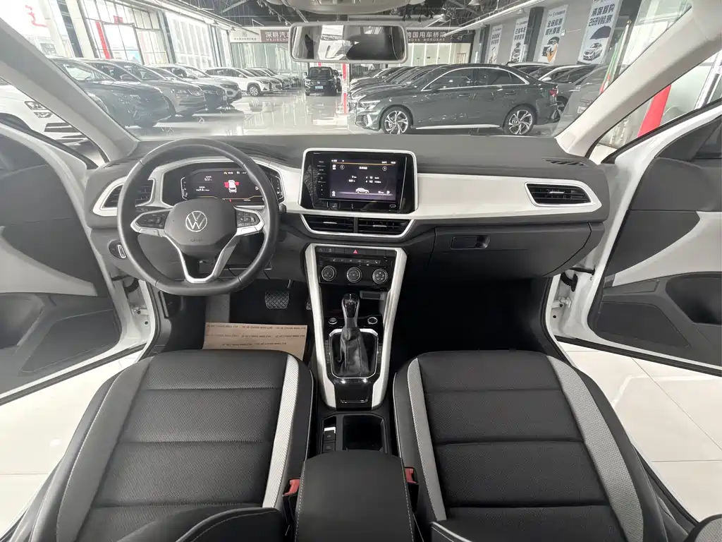 Volkswagen T-Roc 2023 — фото 10