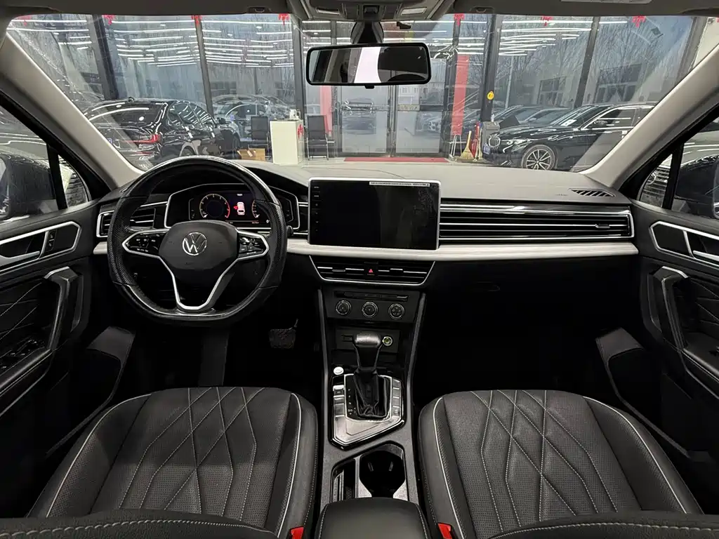 Volkswagen Tiguan L 2023 — фото 17