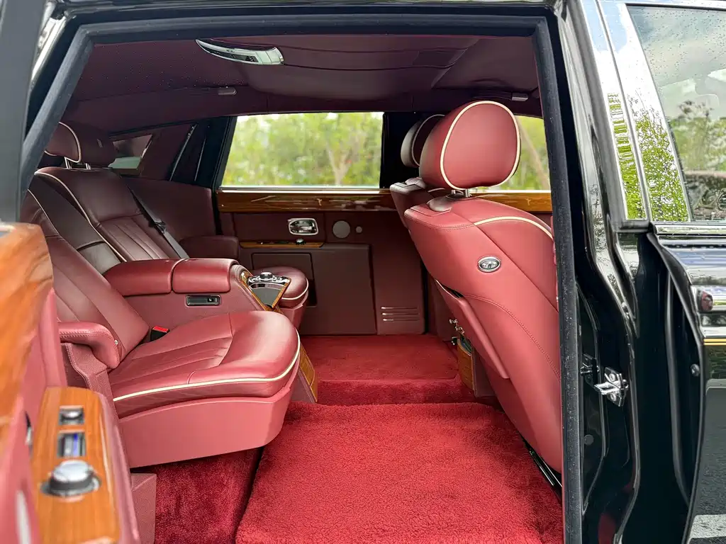 Rolls-Royce Phantom 2015 — фото 26