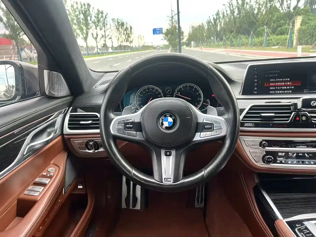 BMW 7 Series 2019 — фото 13