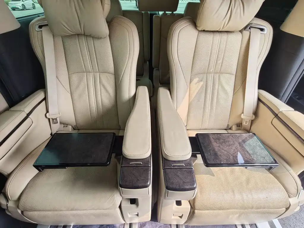 Toyota Alphard 2020 — фото 16