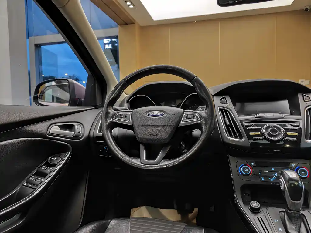 Ford Focus 2016 — фото 14