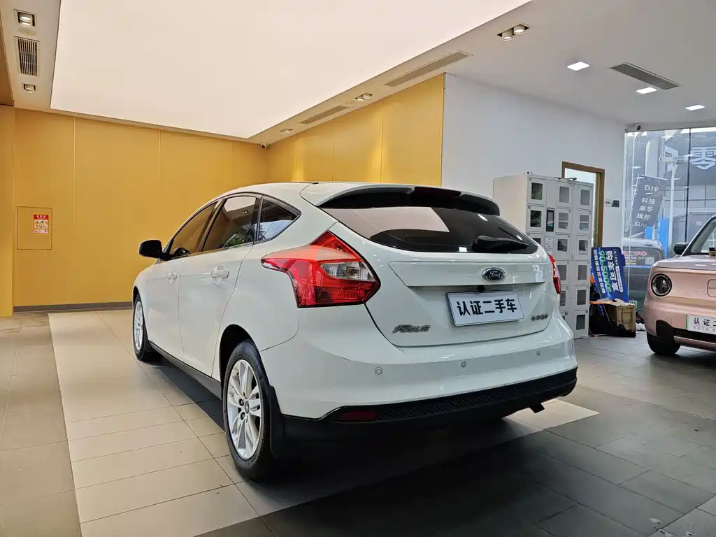 Ford Focus 2015 — фото 24