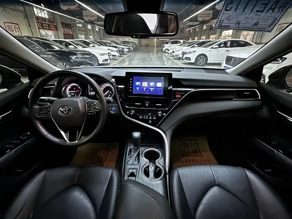 Toyota Camry 2021 — фото 14