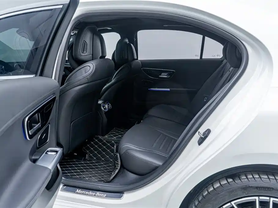 Mercedes-Benz C-Class 2026 — фото 13
