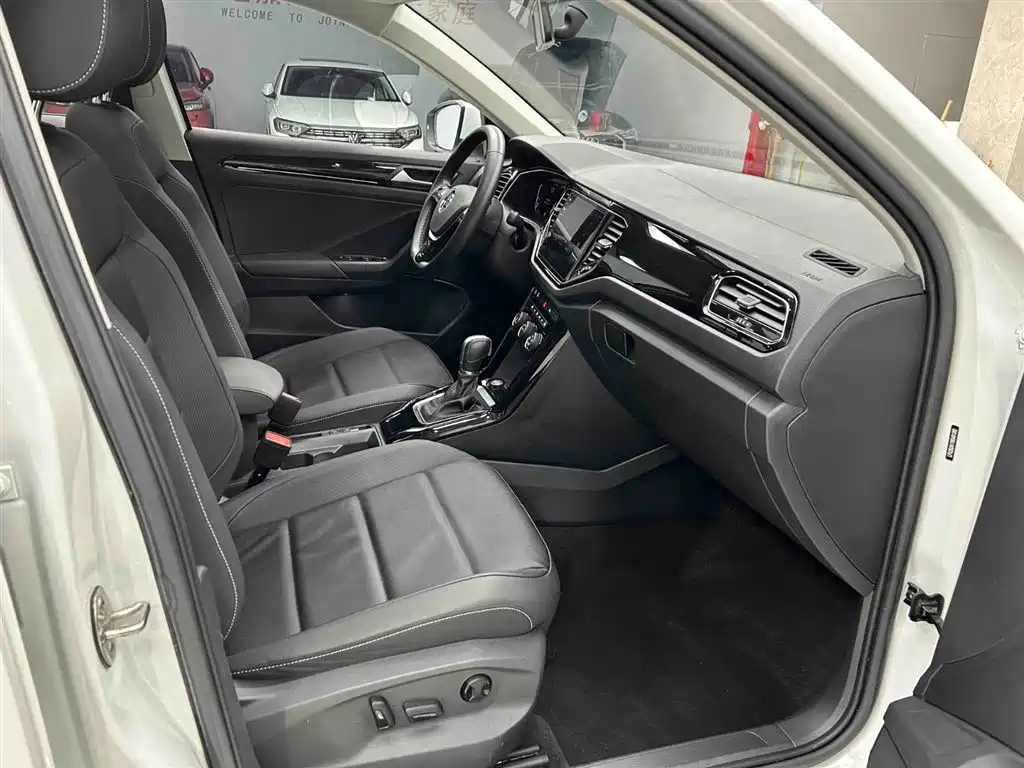 Volkswagen T-Roc 2023 — фото 13